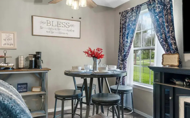 Fallcreek Haven - A Chic Retreat