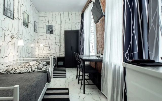 Black & White Na 1-Y Krasnoarmeyskoy Apart-Hotel