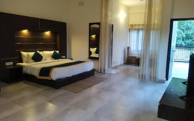 Hotel Holiday Highlights by Howard