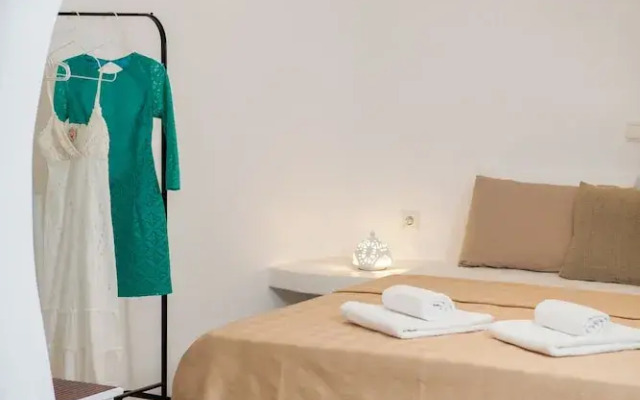 Finikia Oia Suites