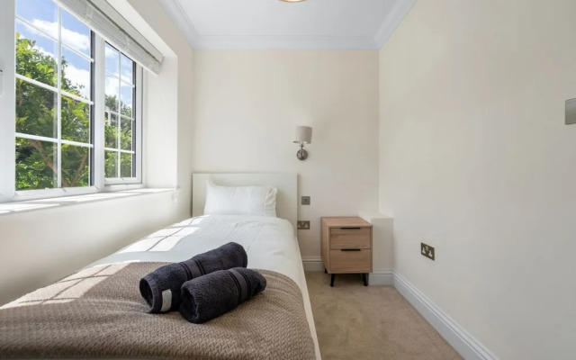 Spacious 3BR Flat in Stroud Haven