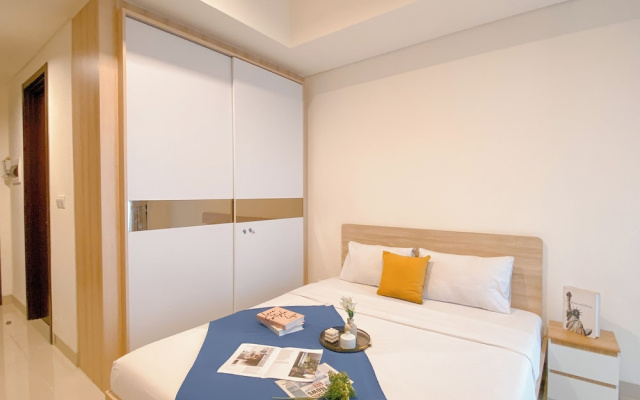 Cozy And Neat Studio At Cleon Park Apartment