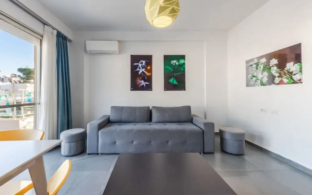 2-br Apartment by the Beach - Jasemin