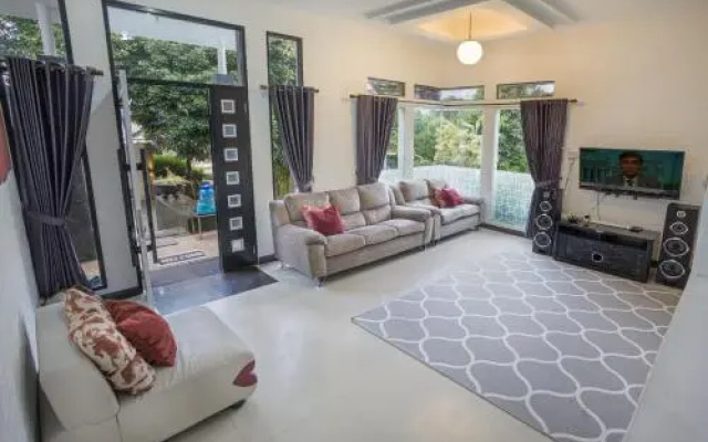 Villa Fiore Puncak