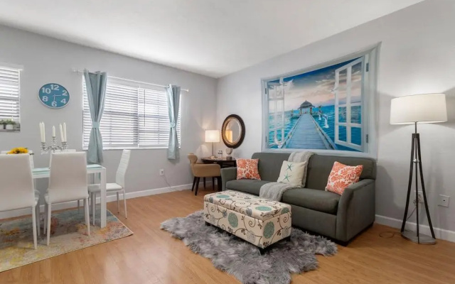 Deluxe Beach Apt