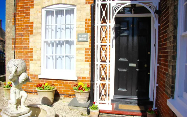 Sleeps14 Seaside Luxury House on the Suffolk Coast