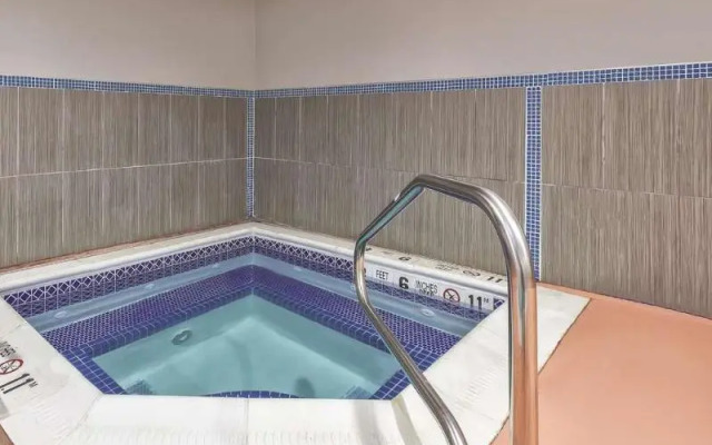 La Quinta by Wyndham Niagara Falls