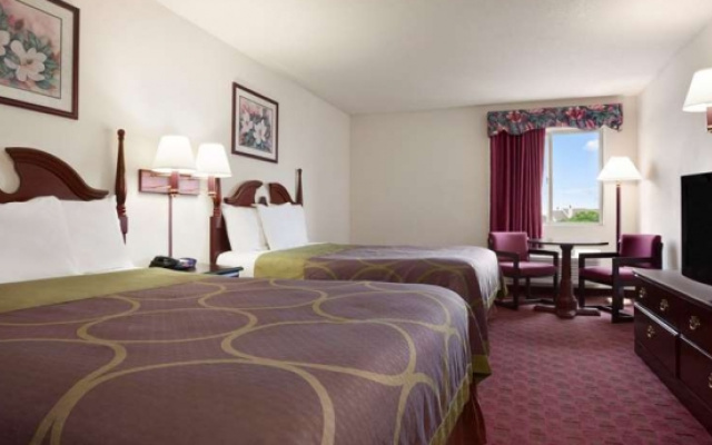 Super 8 Aurora/Naperville Area