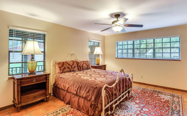 Little Lake George Hideaway w/ Furnished Boathouse
