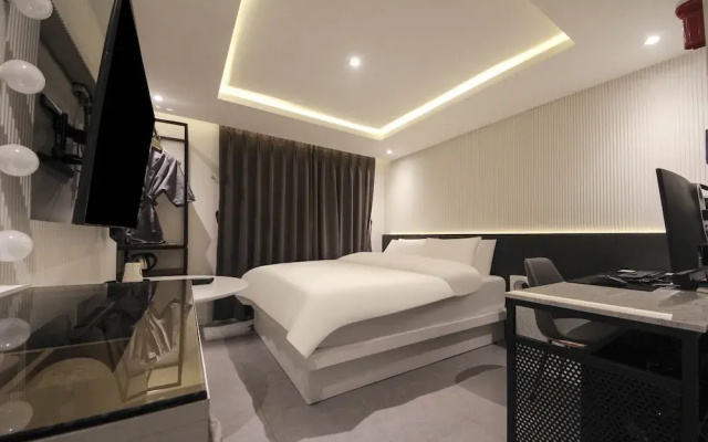 C-line Hotel