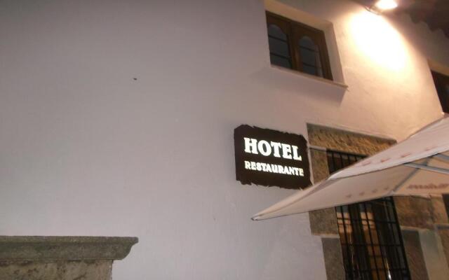 Hotel La Fuente Канделарио вид на фасад