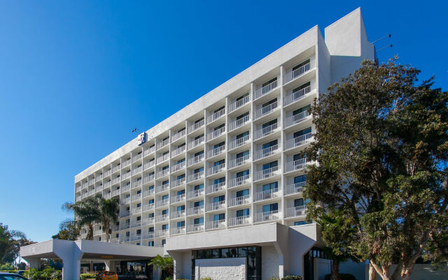 Отель Motel 6 Los Angeles, CA - Los Angeles - LAX США, Инглвуд - отзывы, цены и фото номеров - забронировать отель Motel 6 Los Angeles, CA - Los Angeles - LAX онлайн вид на фасад