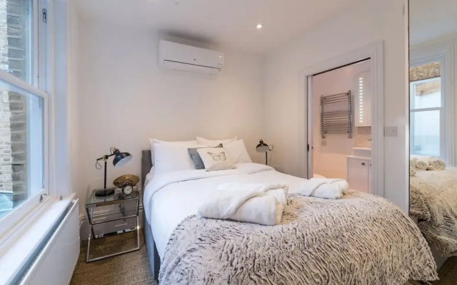 Fulham 2-bed Apt w/ South Terrace Near Tube