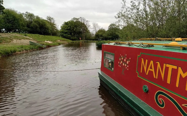 Pretty & Cosy Boat in Stunning Valley View, Wales