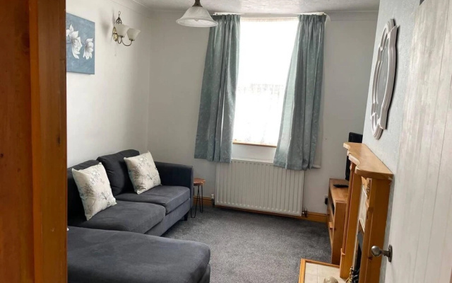 Inviting 3-Bed Town House in Boston Just Renovated