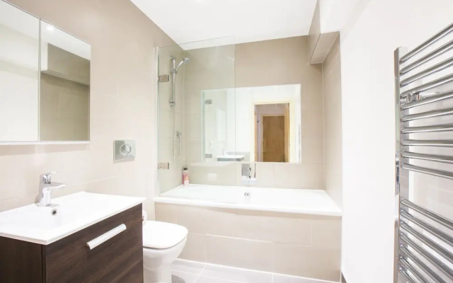 Spacious 1 Bedroom Apartment in Kensington - A2