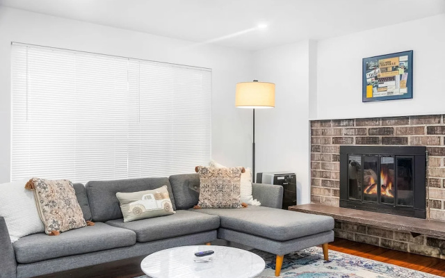 Seattle Cloud 2BR Prime Location