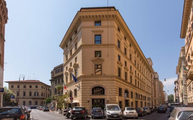 Hotel Londra & Cargill вид на фасад