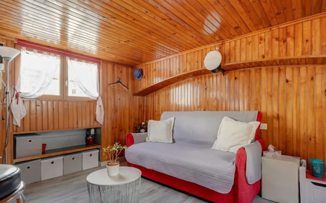 Comfortable House Boat in Homps with Roof Terrace