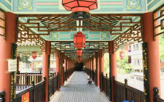 Hualong Village Hotel
