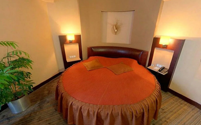 Mom Hotel