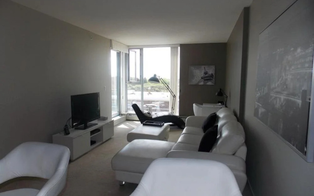 Fastlane Suites Rouleau