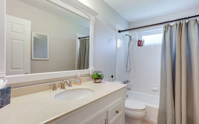 Fenced Yard, 4 Mi to Stuart Beach: Family Retreat!