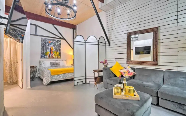 Ideally Located Vacation Rental Studio in Laredo!