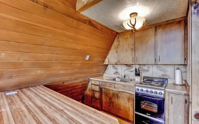 Secluded & Cozy Antimony Cabin w/ Fire Pit