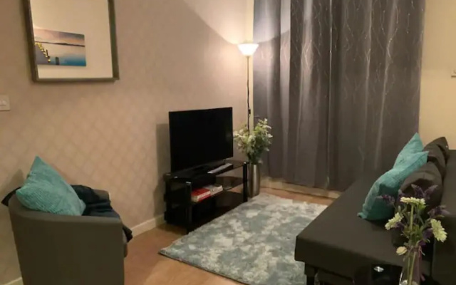 Absolute Stay in Sherwood-free Parking-east Midlands Airport-contractors-family