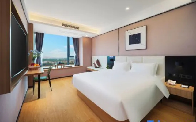 Yijia Lijing Hotel (Xipu Metro Station)