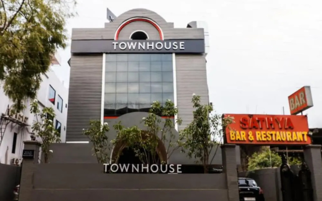Hotel Satya Townhouse