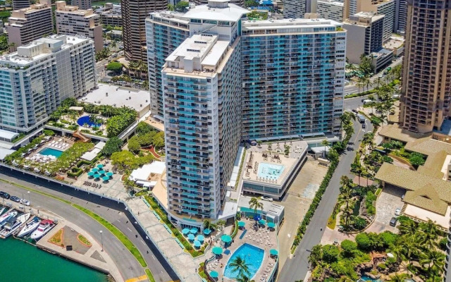 Fully Furnished Ilikai Tower 525 Condo With Free Wifi, Near Best Waikiki Beaches! by RedAwning