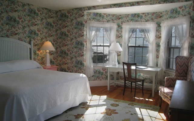 The Colony Hotel