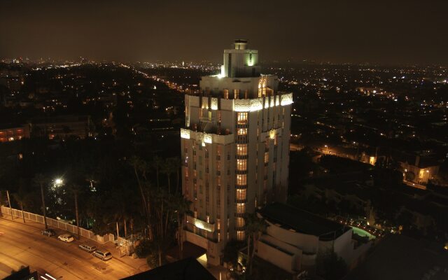 Sunset Tower Hotel вид на фасад