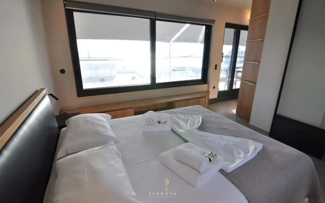 Nero Luxury Flat by Zennova