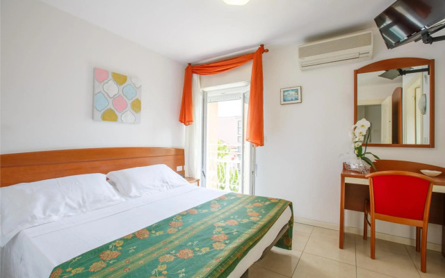 Ada Hotel