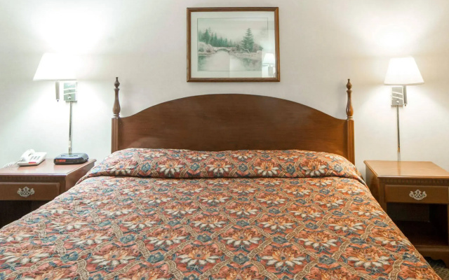 Econo Lodge Inn & Suites Knoxville East