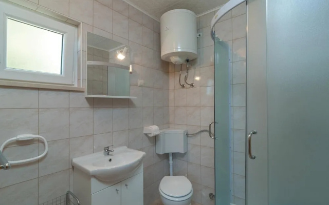 Stunning Home in Supetar With Jacuzzi, Wifi and 4 Bedrooms