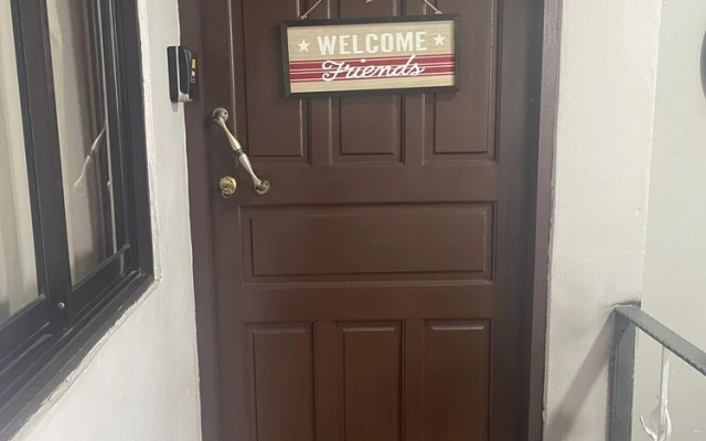 Luxurious Central Apt / 5 min from the Airport