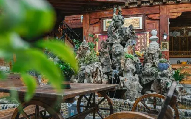 Songjing Bieyuan Homestay (Shangri-La Ganden Sumtseling Monastery)