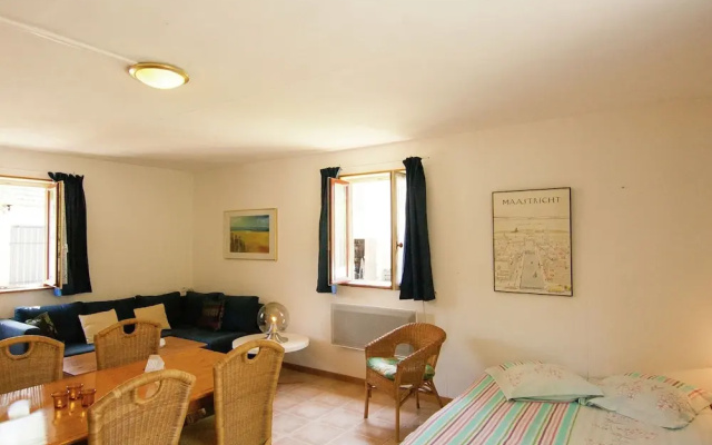 Appealing Apartment in Vezac With Swimming Pool