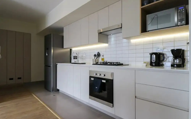 w Spectacular 2BR With Balcony in Miraflores
