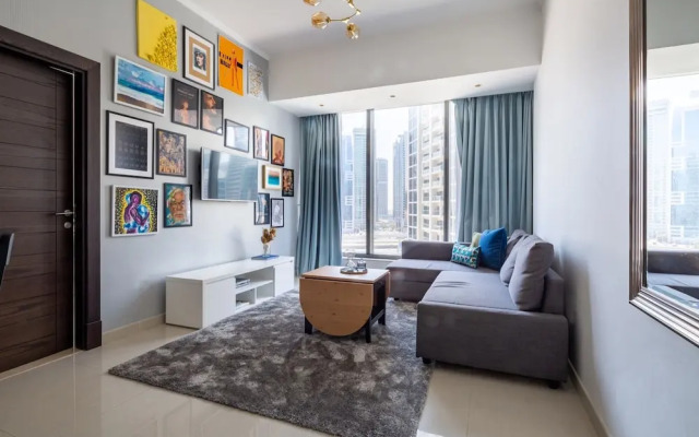 Artistically Decorated 1BR Apartment In Marina
