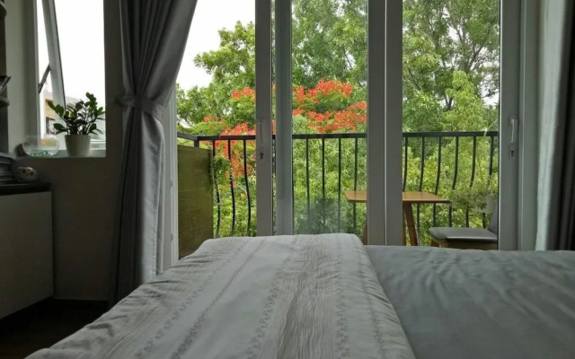 Spring Light Apartment