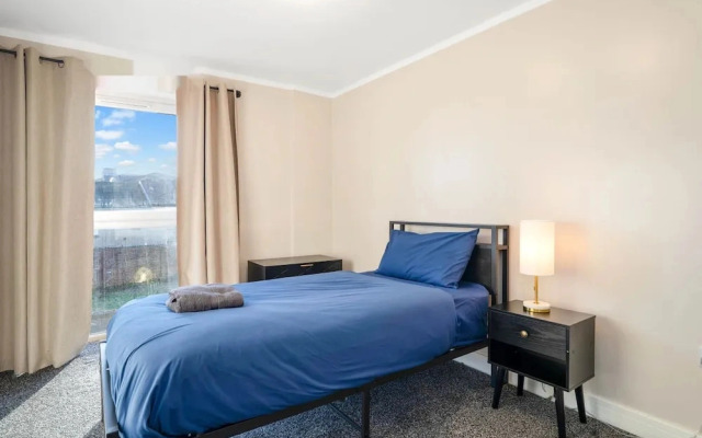 Spacious 4BR City Centre Apartment Dundee