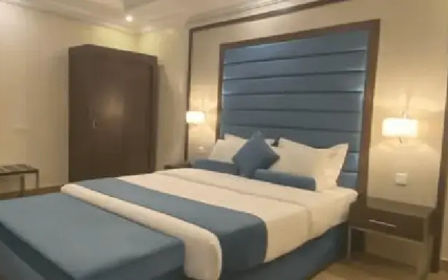 The Palace Hotel Suites 4