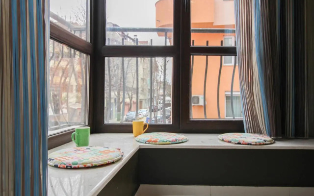 Trendy & Deluxe Apartment