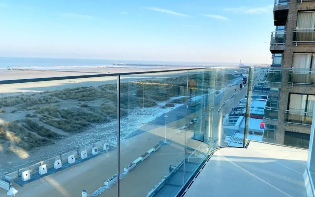 Sea Wall Retreat With Views