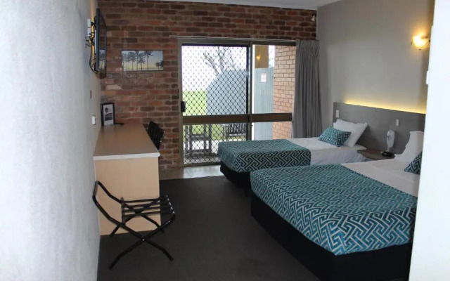 Sarina Beach Motel